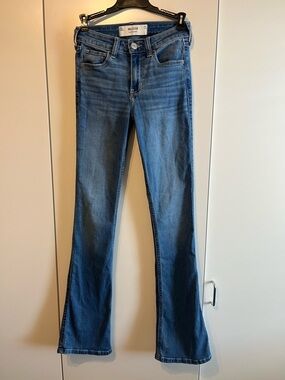 Hollister Mid Rise Boot Jean